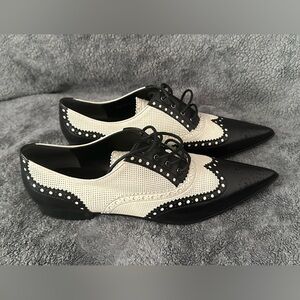 Gucci Black and White Women's Broque Oxford Shoes